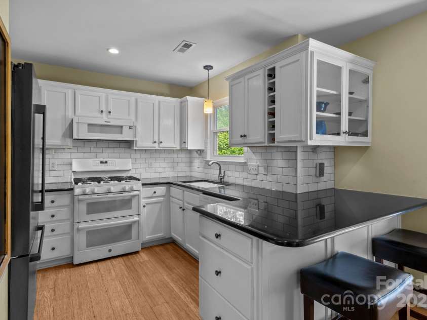 165 Walnut Avenue, Mount Holly, NC 28120.  MLS# CAR4285019, YatesRealty ID 28216. 