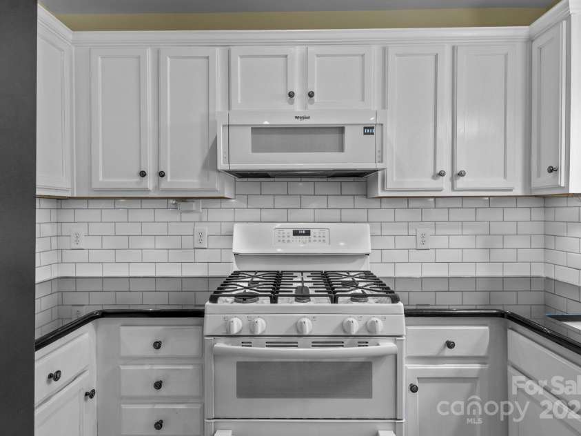 165 Walnut Avenue, Mount Holly, NC 28120.  MLS# CAR4285019, YatesRealty ID 28216. 