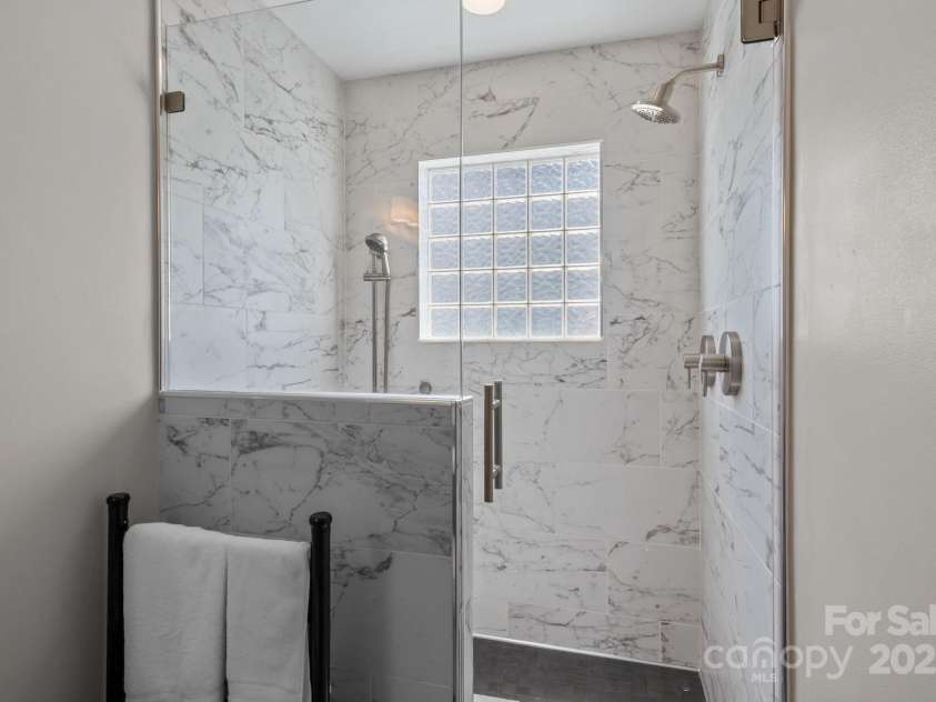 165 Walnut Avenue, Mount Holly, NC 28120.  MLS# CAR4285019, YatesRealty ID 28216. 