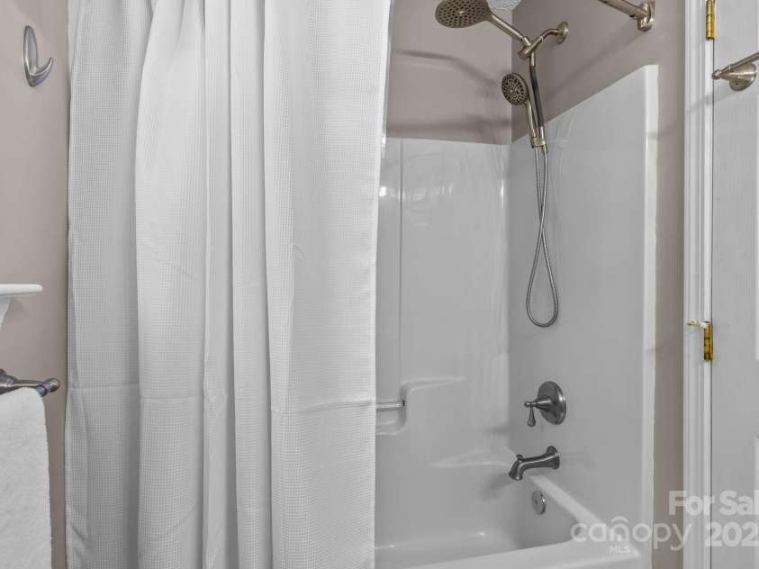 165 Walnut Avenue, Mount Holly, NC 28120.  MLS# CAR4285019, YatesRealty ID 28216. 