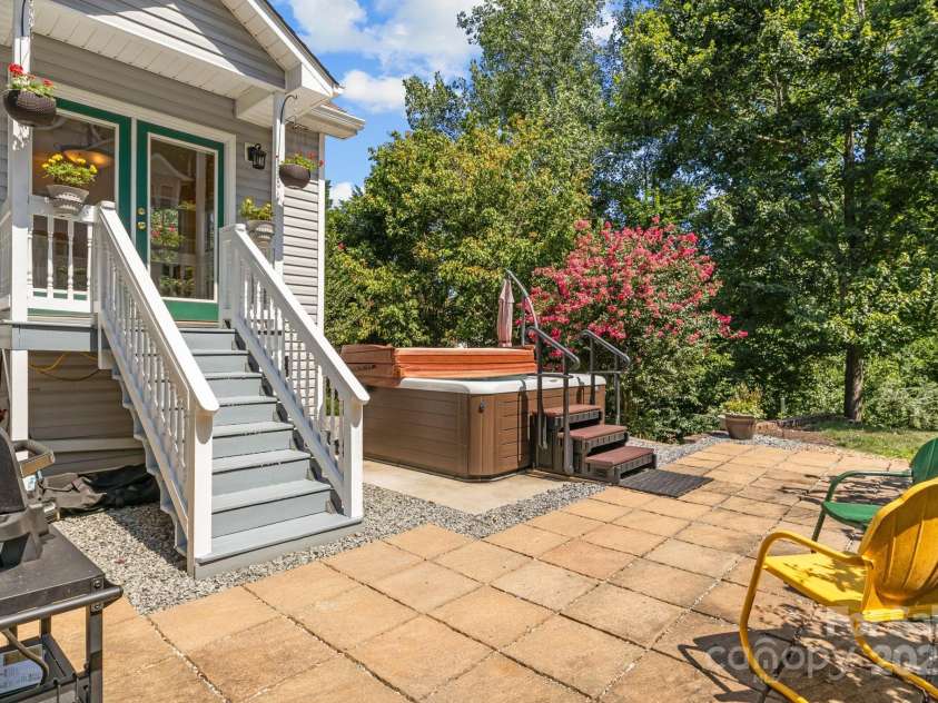 165 Walnut Avenue, Mount Holly, NC 28120.  MLS# CAR4285019, YatesRealty ID 28216. 