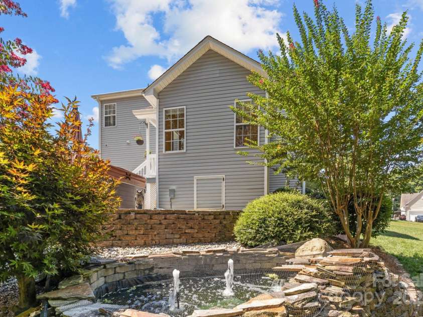 165 Walnut Avenue, Mount Holly, NC 28120.  MLS# CAR4285019, YatesRealty ID 28216. 