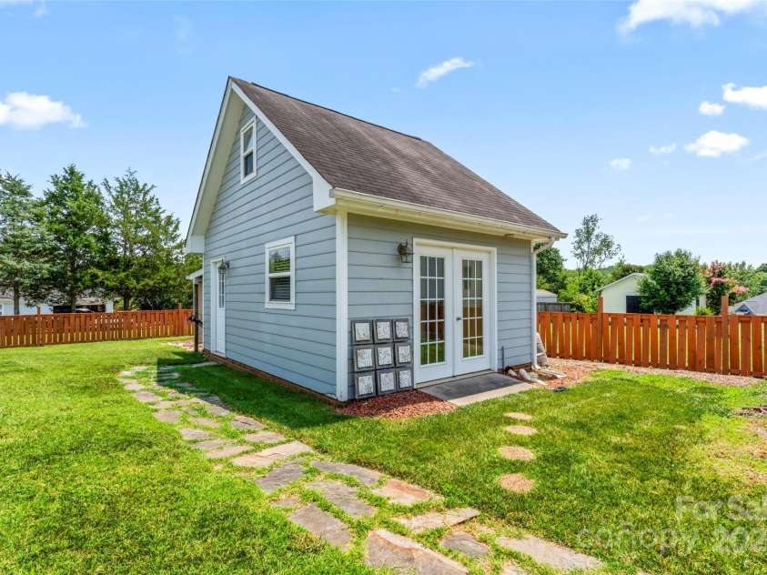 13733 Castleford Drive, Mint Hill, NC 28227.  MLS# CAR4275133, YatesRealty ID 28218. 