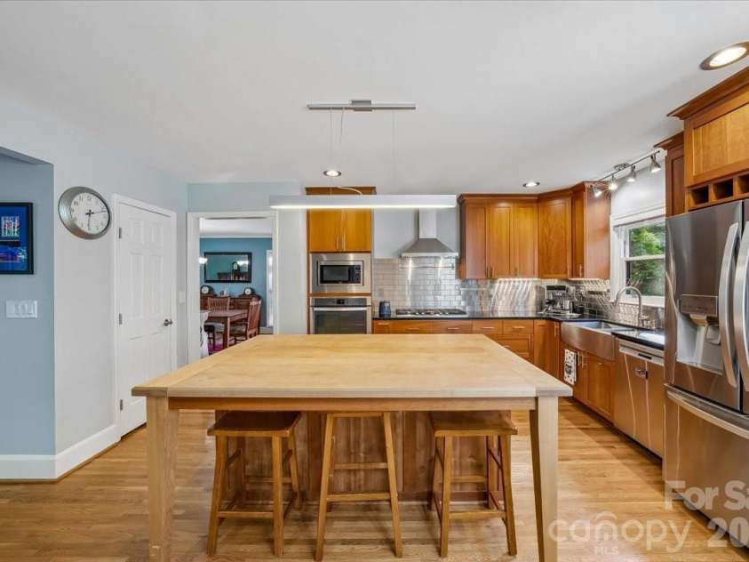 409 Whitestone Road, Charlotte, NC 28270.  MLS# CAR4383558, YatesRealty ID 28218. Easy access to the Dining Room