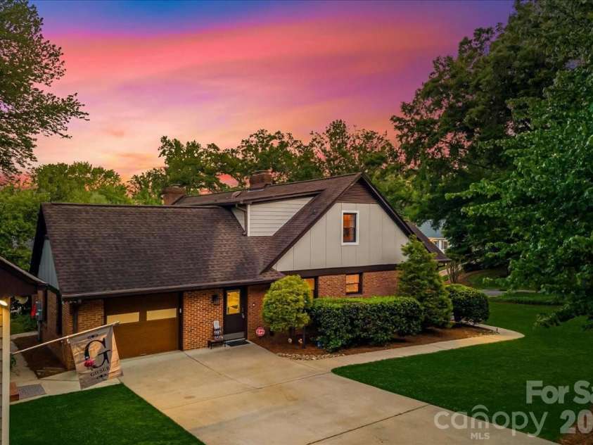 409 Whitestone Road, Charlotte, NC 28270.  MLS# CAR4383558, YatesRealty ID 28218. Garage that has been converted to a workshop