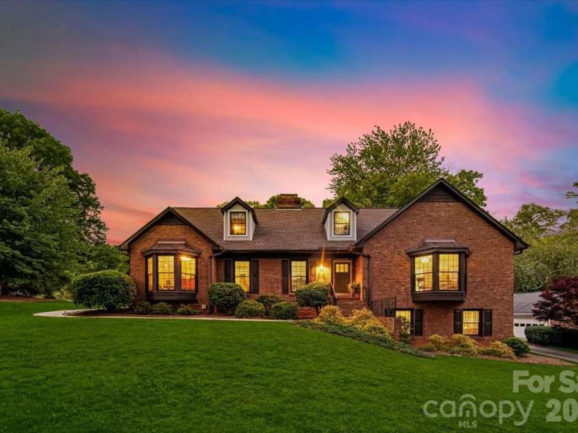 409 Whitestone Road, Charlotte, NC 28270.  MLS# CAR4383558, YatesRealty ID 28218. Great Curb appeal