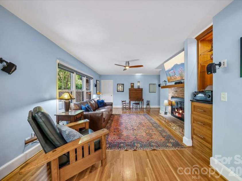 409 Whitestone Road, Charlotte, NC 28270.  MLS# CAR4383558, YatesRealty ID 28218. Great Room