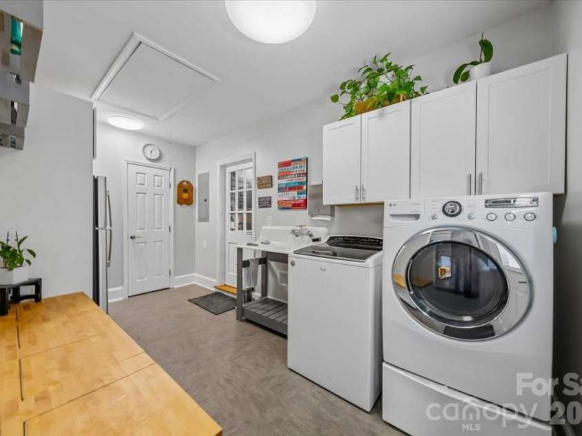 409 Whitestone Road, Charlotte, NC 28270.  MLS# CAR4383558, YatesRealty ID 28218. Laundry Room