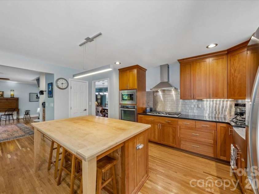 409 Whitestone Road, Charlotte, NC 28270.  MLS# CAR4383558, YatesRealty ID 28218. Nice open feeling
