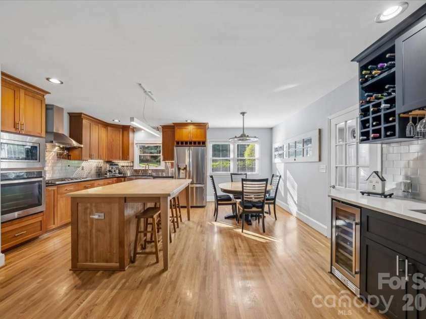 409 Whitestone Road, Charlotte, NC 28270.  MLS# CAR4383558, YatesRealty ID 28218. Perfect for entertainig
