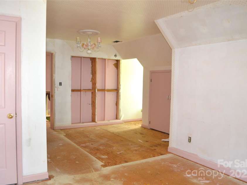 2501 Handley Place, Charlotte, NC 28226.  MLS# CAR4272353, YatesRealty ID 28219. 