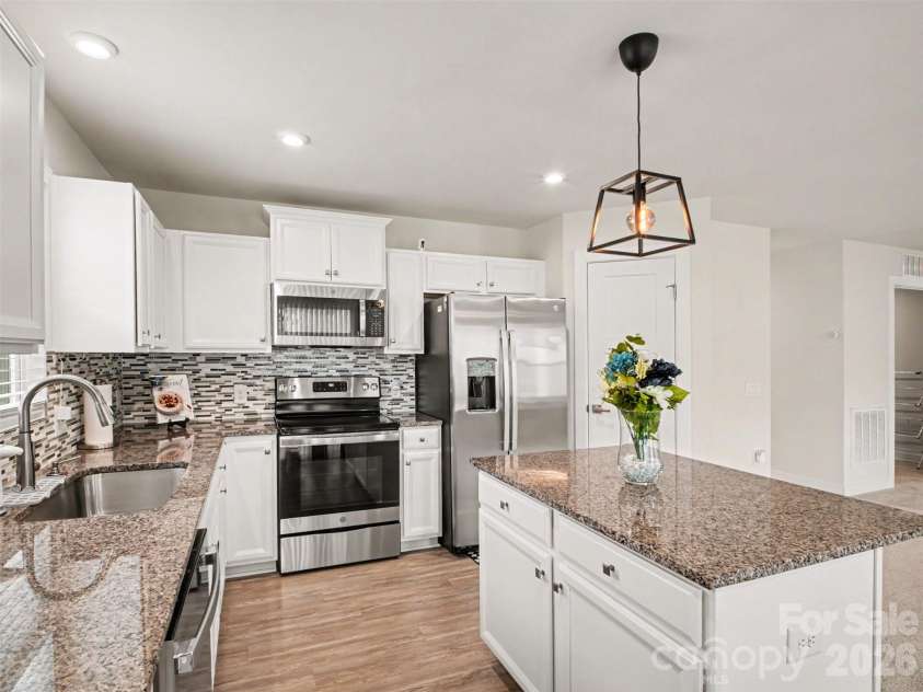 5513 Hughesdale Drive, Charlotte, NC 28215.  MLS# CAR4383435, YatesRealty ID 28219. 