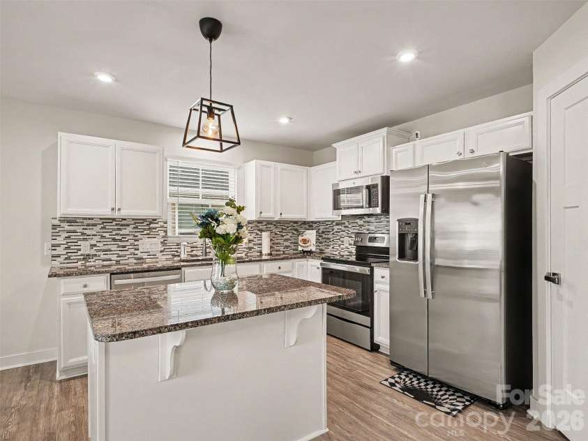 5513 Hughesdale Drive, Charlotte, NC 28215.  MLS# CAR4383435, YatesRealty ID 28219. 
