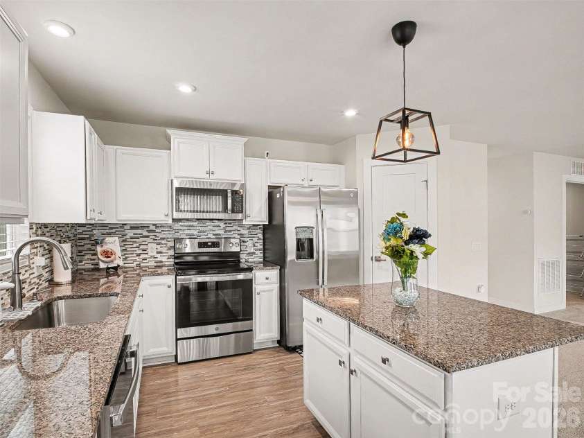 5513 Hughesdale Drive, Charlotte, NC 28215.  MLS# CAR4383435, YatesRealty ID 28219. 