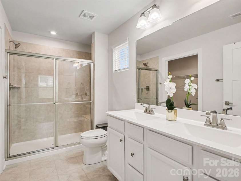 5513 Hughesdale Drive, Charlotte, NC 28215.  MLS# CAR4383435, YatesRealty ID 28219. 