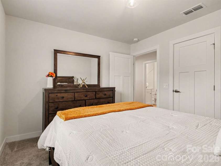5513 Hughesdale Drive, Charlotte, NC 28215.  MLS# CAR4383435, YatesRealty ID 28219. 