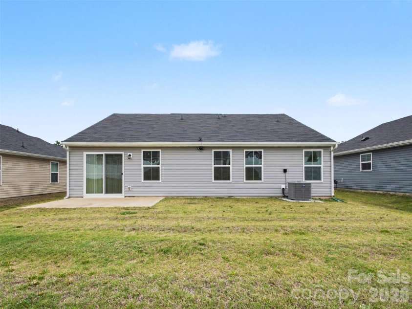 5513 Hughesdale Drive, Charlotte, NC 28215.  MLS# CAR4383435, YatesRealty ID 28219. 
