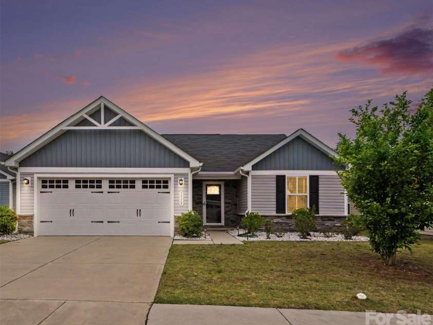 5513 Hughesdale Drive, Charlotte, NC 28215.  MLS# CAR4383435, YatesRealty ID 28219. 