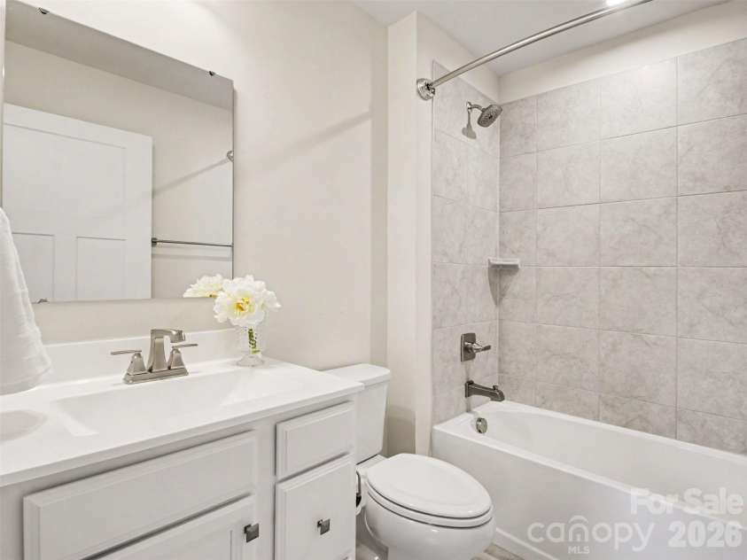 5513 Hughesdale Drive, Charlotte, NC 28215.  MLS# CAR4383435, YatesRealty ID 28219. Secondary bath