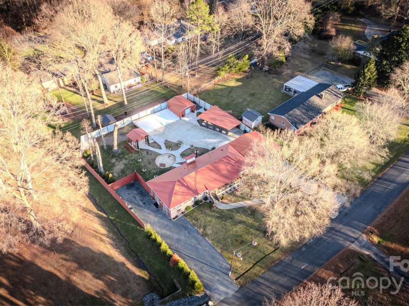 152 Woodlynn Drive, Charlotte, NC 28214.  MLS# CAR4207803, YatesRealty ID 2822. 