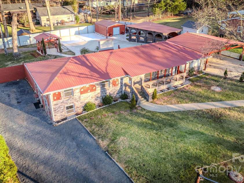 152 Woodlynn Drive, Charlotte, NC 28214.  MLS# CAR4207803, YatesRealty ID 2822. 