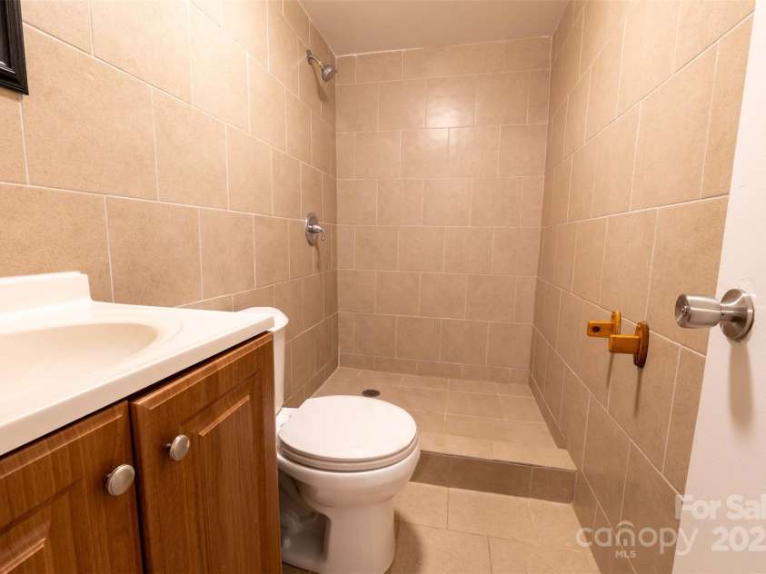 152 Woodlynn Drive, Charlotte, NC 28214.  MLS# CAR4207803, YatesRealty ID 2822. Bath 2