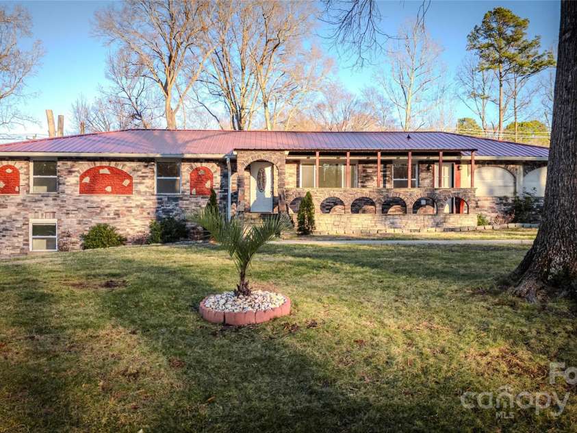 152 Woodlynn Drive, Charlotte, NC 28214.  MLS# CAR4207803, YatesRealty ID 2822. Front
