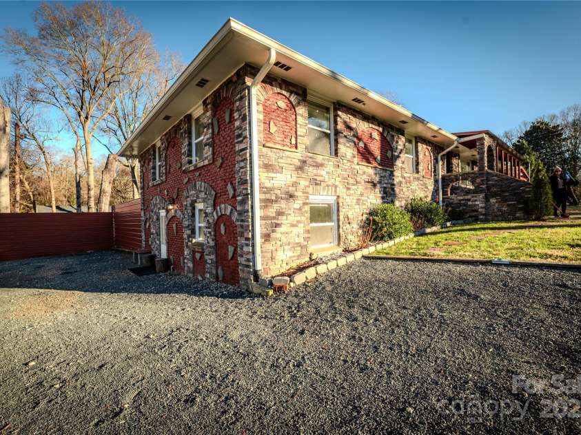 152 Woodlynn Drive, Charlotte, NC 28214.  MLS# CAR4207803, YatesRealty ID 2822. Left side basement entrance