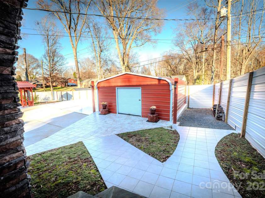 152 Woodlynn Drive, Charlotte, NC 28214.  MLS# CAR4207803, YatesRealty ID 2822. Storage