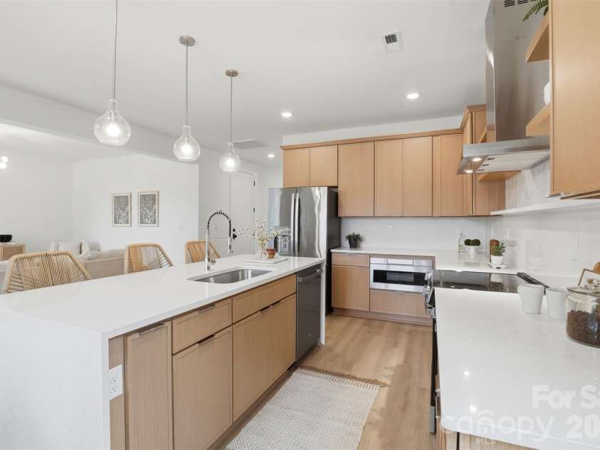 2822 Dogwood Avenue, Charlotte, NC 28206.  MLS# CAR4371186, YatesRealty ID 28220. 