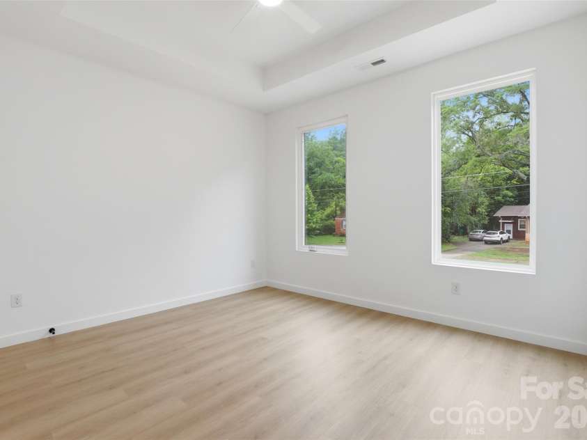 2822 Dogwood Avenue, Charlotte, NC 28206.  MLS# CAR4371186, YatesRealty ID 28220. 