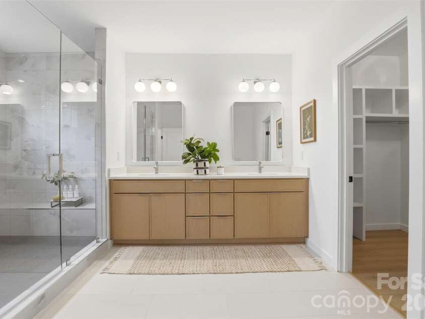 2822 Dogwood Avenue, Charlotte, NC 28206.  MLS# CAR4371186, YatesRealty ID 28220. 