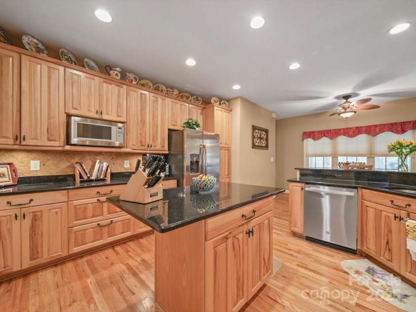 208 Catawba Crest Lane, Clover, SC 29710.  MLS# CAR4284413, YatesRealty ID 28223. 