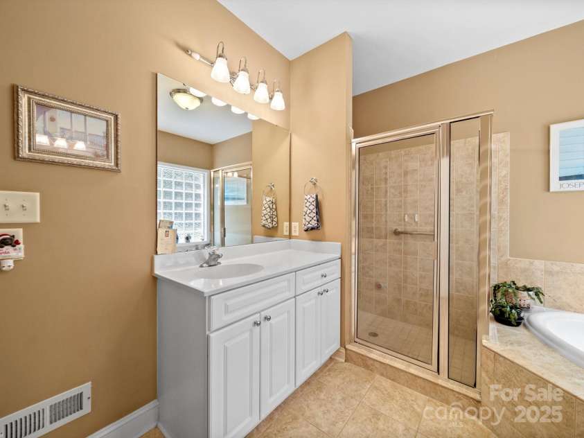 208 Catawba Crest Lane, Clover, SC 29710.  MLS# CAR4284413, YatesRealty ID 28223. 