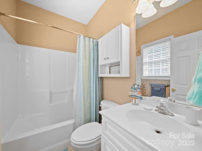 208 Catawba Crest Lane, Clover, SC 29710.  MLS# CAR4284413, YatesRealty ID 28223. 