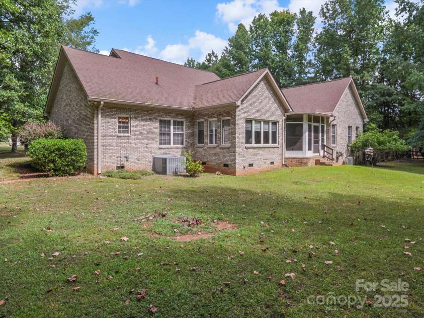 208 Catawba Crest Lane, Clover, SC 29710.  MLS# CAR4284413, YatesRealty ID 28223. 