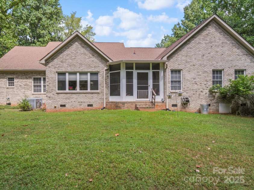 208 Catawba Crest Lane, Clover, SC 29710.  MLS# CAR4284413, YatesRealty ID 28223. 