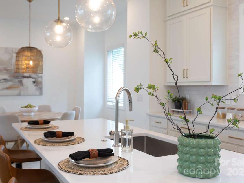 4203 Walker Road, Charlotte, NC 28211.  MLS# CAR4268091, YatesRealty ID 28224. 