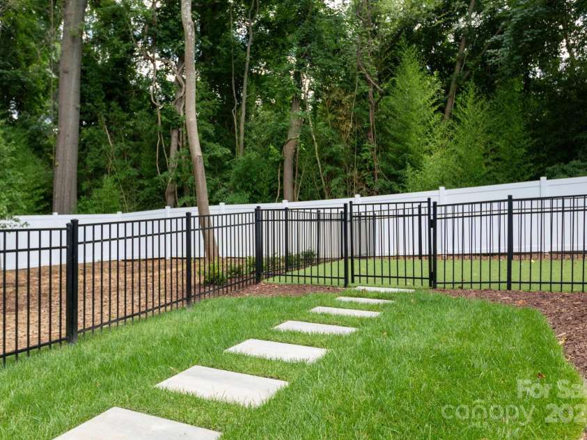 4203 Walker Road, Charlotte, NC 28211.  MLS# CAR4268091, YatesRealty ID 28224. 