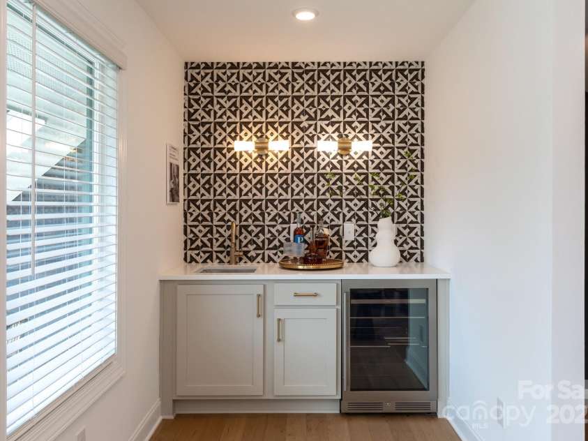 4203 Walker Road, Charlotte, NC 28211.  MLS# CAR4268091, YatesRealty ID 28224. 