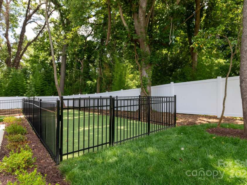 4203 Walker Road, Charlotte, NC 28211.  MLS# CAR4268091, YatesRealty ID 28224. 