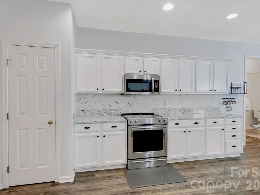 7818 Antique Circle, Waxhaw, NC 28173.  MLS# CAR4386189, YatesRealty ID 28224. 