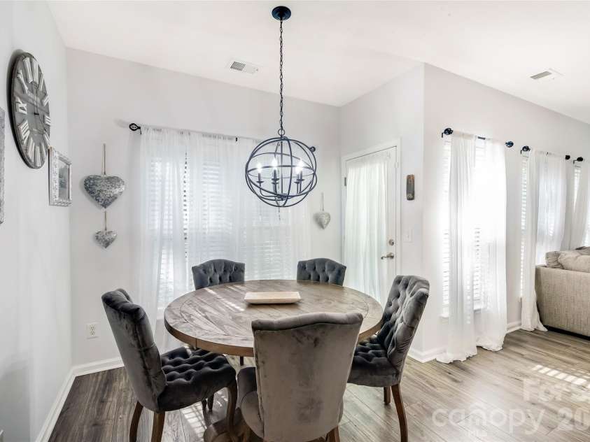 7818 Antique Circle, Waxhaw, NC 28173.  MLS# CAR4386189, YatesRealty ID 28224. Breakfast