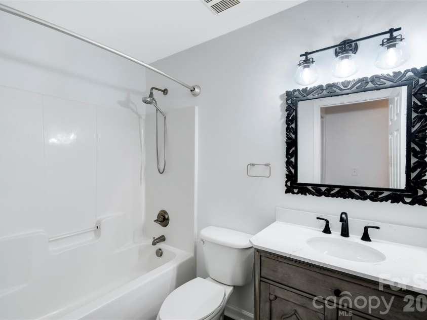 7818 Antique Circle, Waxhaw, NC 28173.  MLS# CAR4386189, YatesRealty ID 28224. Full Bath