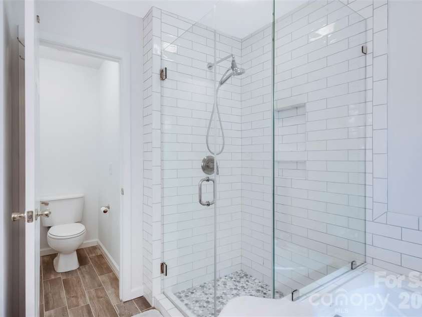 7818 Antique Circle, Waxhaw, NC 28173.  MLS# CAR4386189, YatesRealty ID 28224. Primary Shower