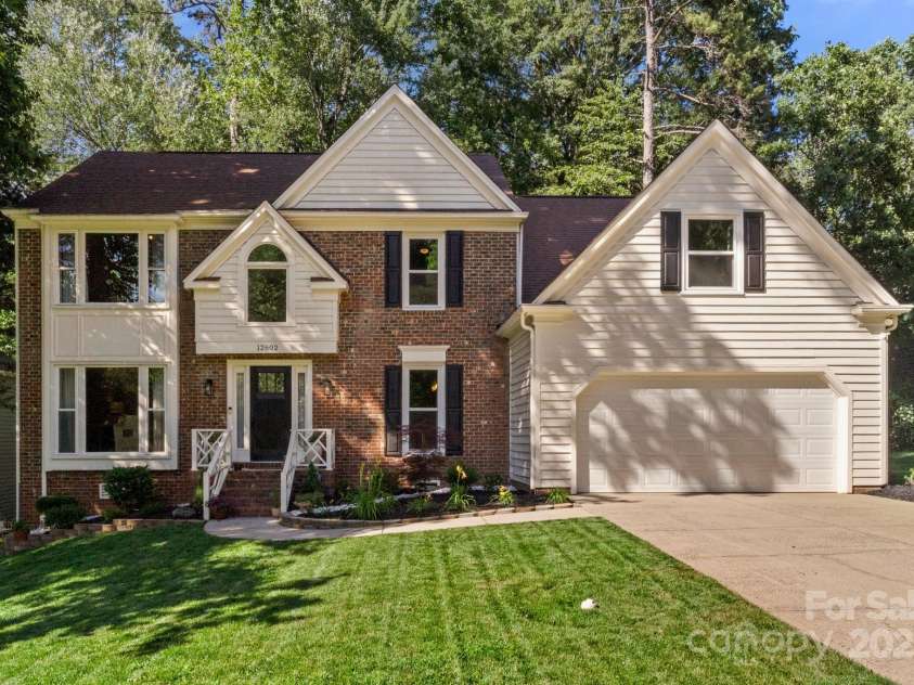 12602 Angel Oak Drive, Huntersville, NC 28078.  MLS# CAR4259942, YatesRealty ID 28225. 