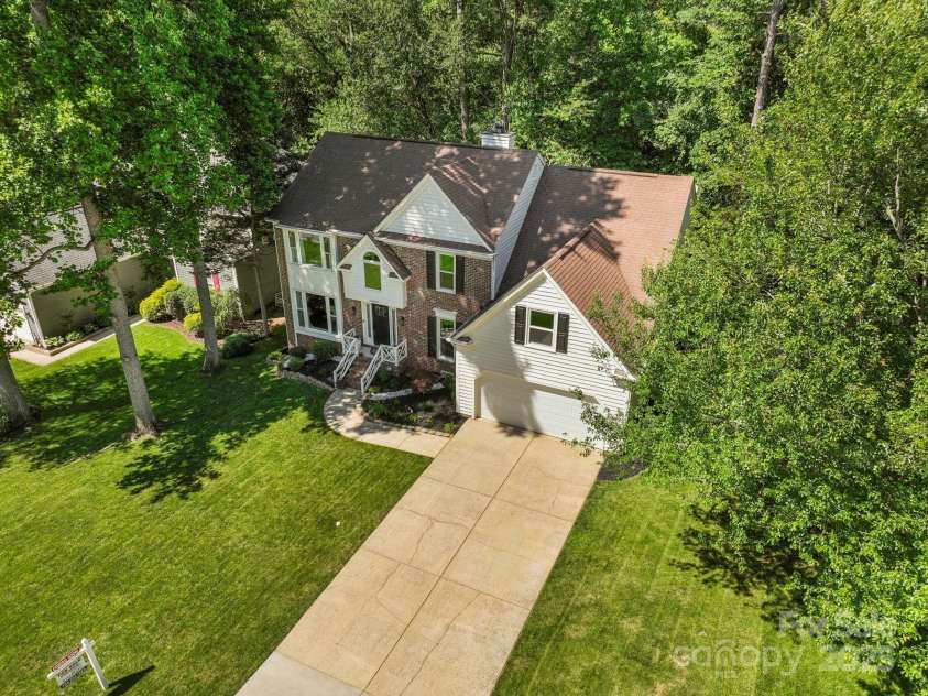 12602 Angel Oak Drive, Huntersville, NC 28078.  MLS# CAR4259942, YatesRealty ID 28225. Amazing updates to this beautiful home!