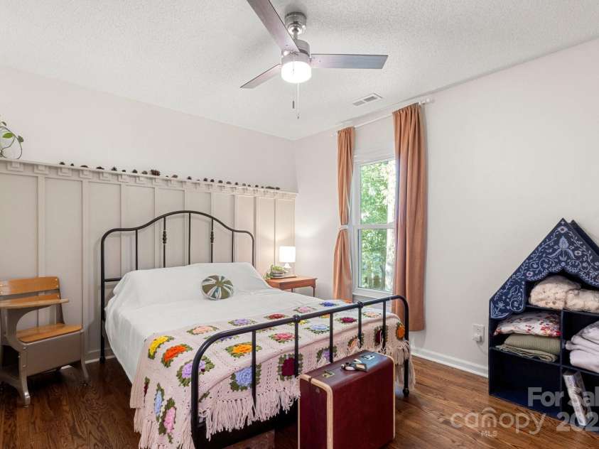12602 Angel Oak Drive, Huntersville, NC 28078.  MLS# CAR4259942, YatesRealty ID 28225. Another nice size bedroom