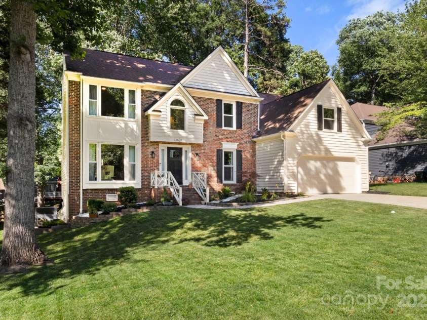 12602 Angel Oak Drive, Huntersville, NC 28078.  MLS# CAR4259942, YatesRealty ID 28225. Beautifully maintained home and new landscaping!