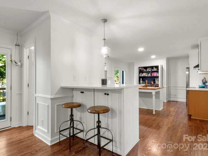 12602 Angel Oak Drive, Huntersville, NC 28078.  MLS# CAR4259942, YatesRealty ID 28225. Breakfast bar seats 4